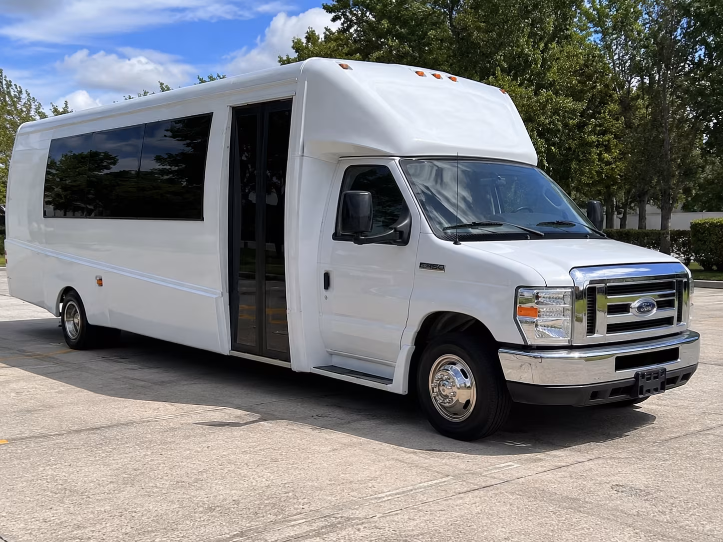 bus rentals for corporate sporting events and client entertainment in kansas city