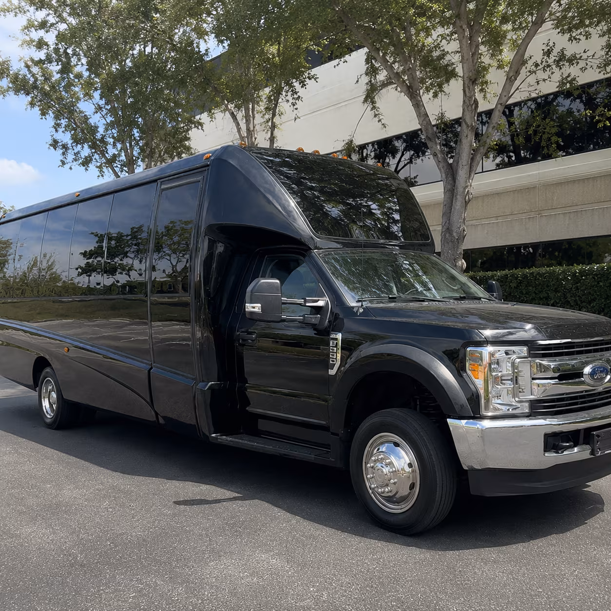 kids birthday party buses and shuttle buses in overland park